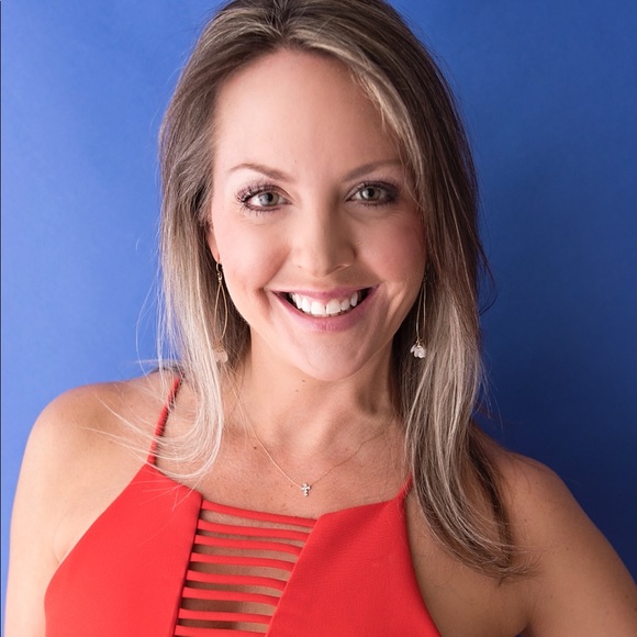 Meet your Posher, Danielle - Picture 2 of 2